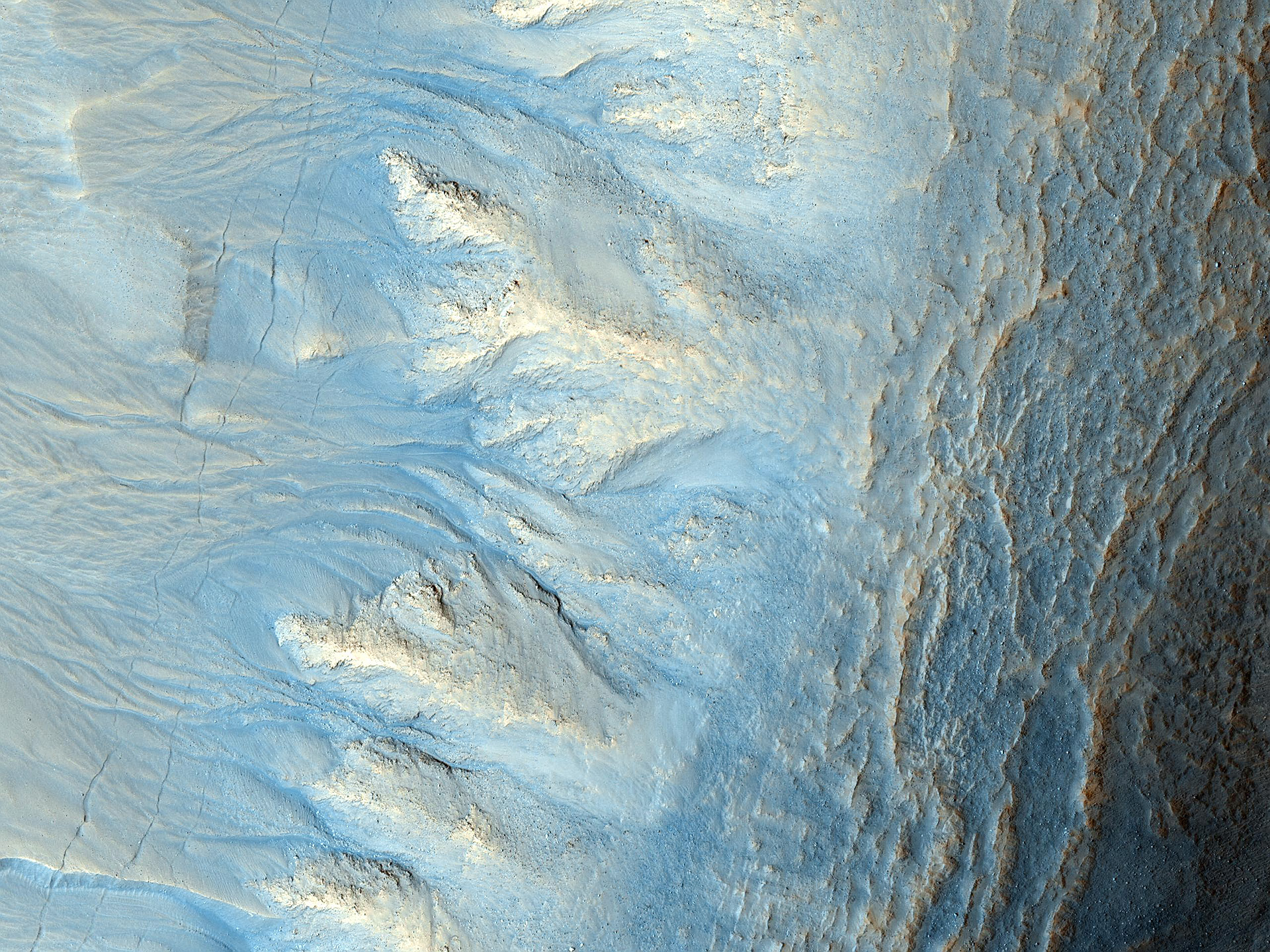 Овраги и каналы на поверхности Марса. Credits NASA