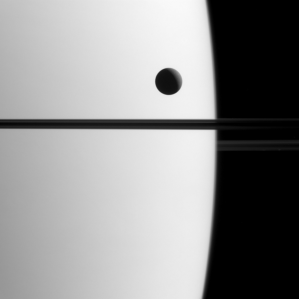 Диону открыл Джованни Кассини в 1684. Он назвал 4 открытых им спутника Сатурна «звёздами Людовика» (лат. Sidera Lodoicea) в честь короля Франции Людовика XIV. Астрономы долгое время обозначали Диону как «четвёртый спутник Сатурна» (Saturn IV).