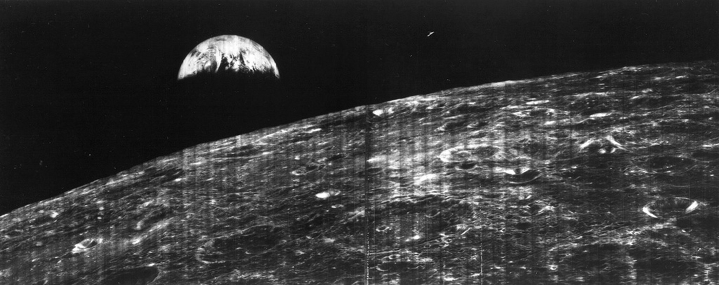 zemlya-iz-kosmosa-luna