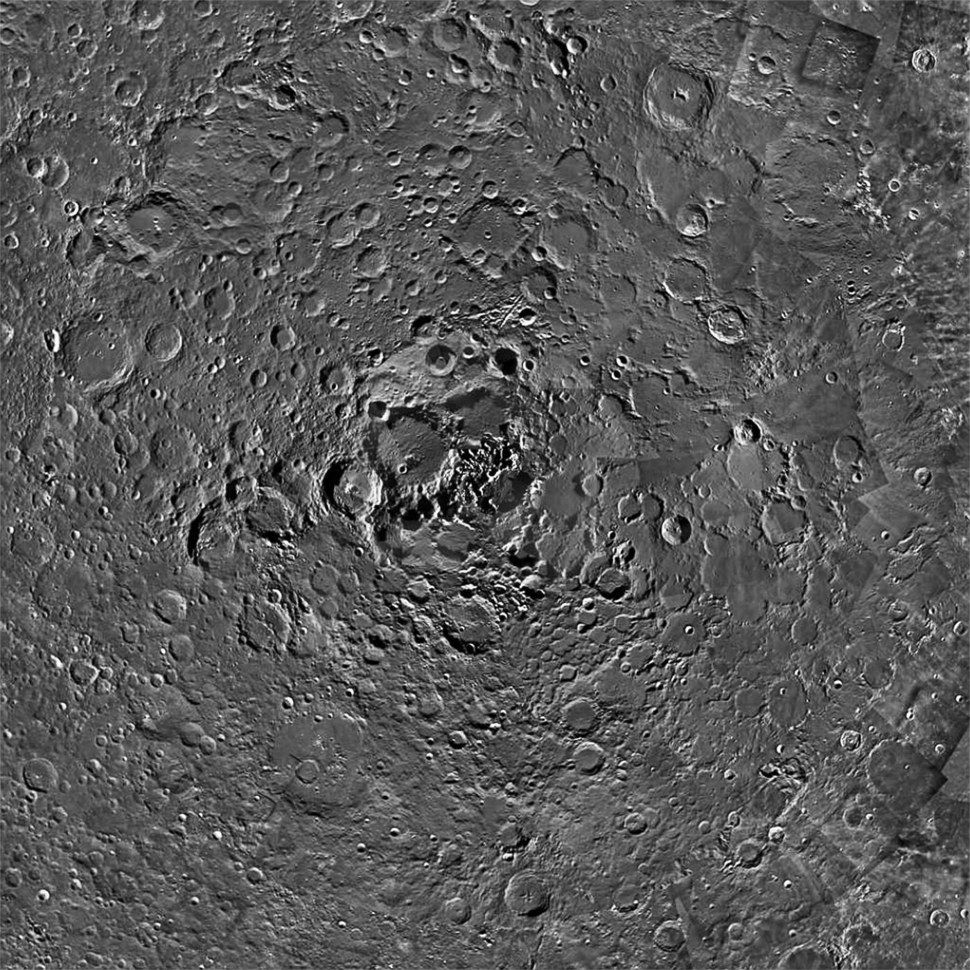 Поверхность Луны крупным планом