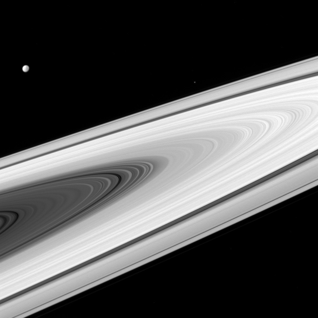 Снимки Сатурна со спутника Кассини