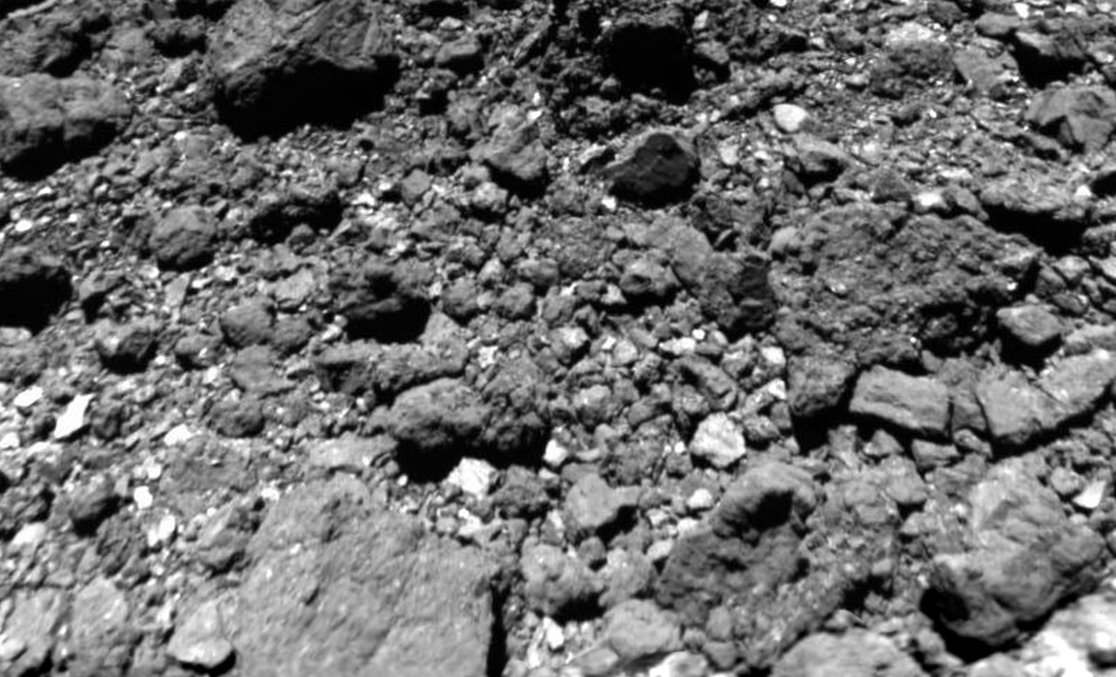 Опубликован самый детальный снимок поверхности астероида Рюгу