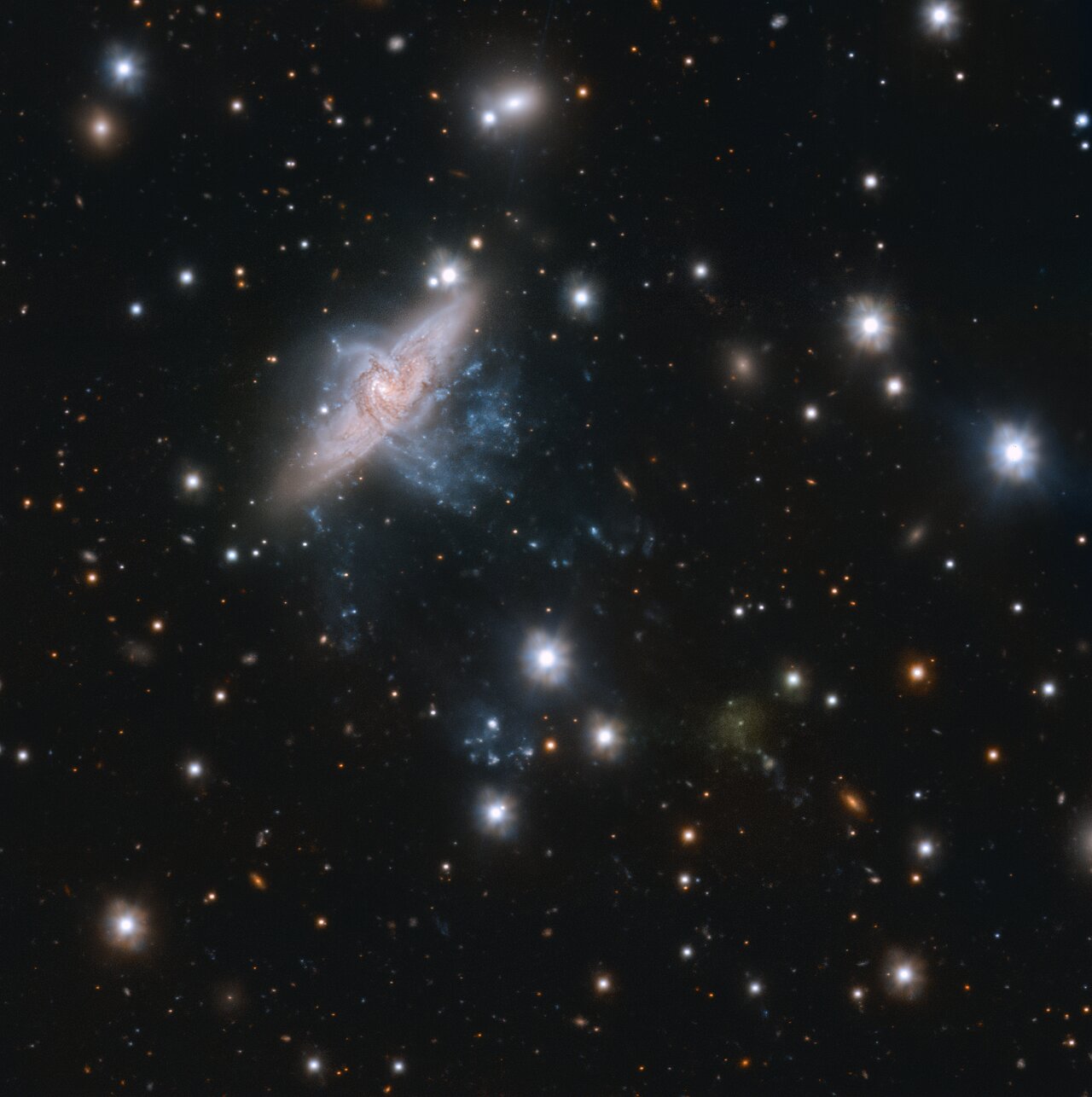 Астрономи сфотографували два цікаві об'єкти в сузір'ї Гідра