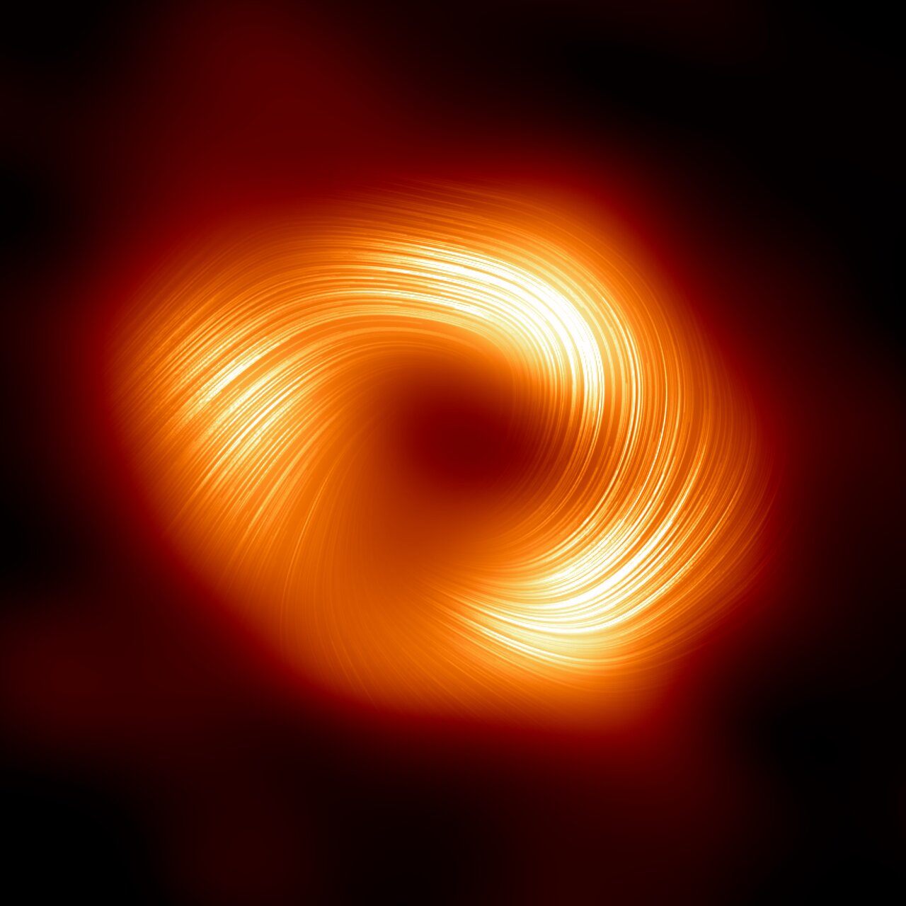 У центральной черной дыры Млечного Пути выявлены сильные магнитные поля